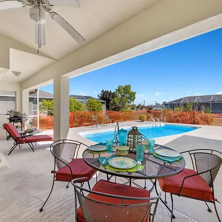 Off-Water Solar Heated Pool Home In Quiet Sw Cape Neighborhood - Villa Millitta